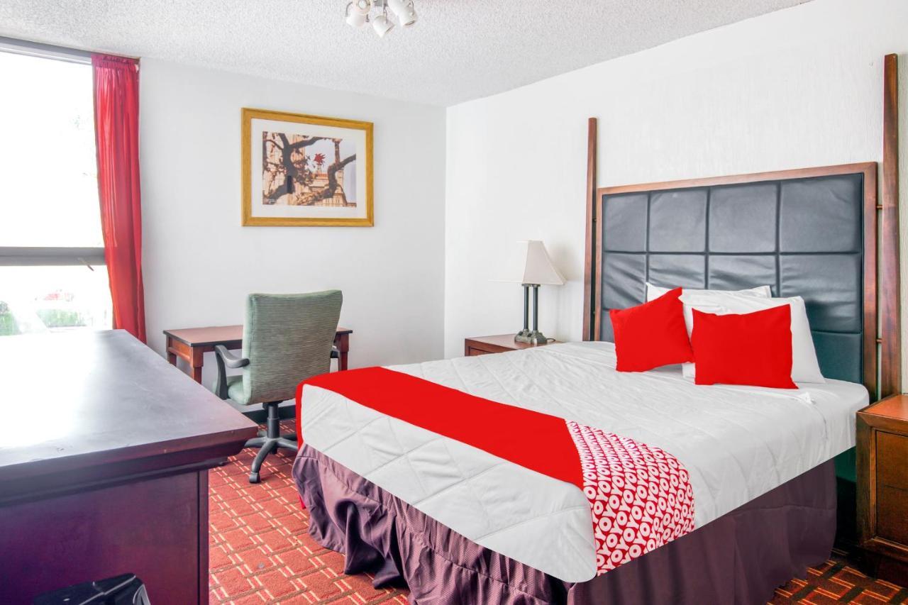 Oyo Townhouse Houston George Bush Intercontinental Hotell Exteriör bild
