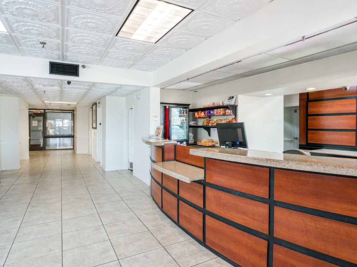 Oyo Townhouse Houston George Bush Intercontinental Hotell Exteriör bild