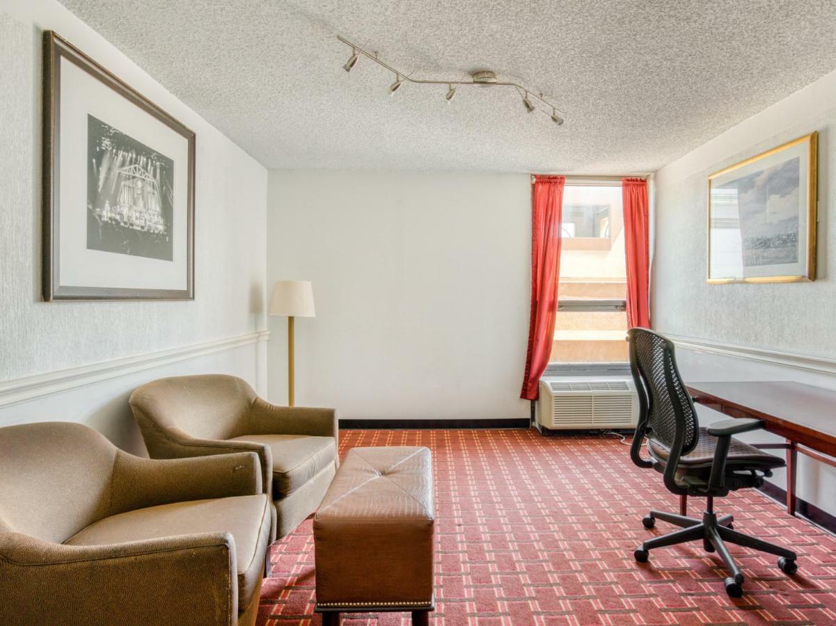 Oyo Townhouse Houston George Bush Intercontinental Hotell Exteriör bild
